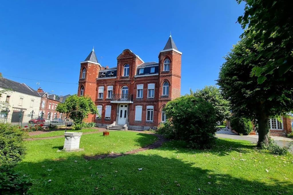 Studio En Rez De Jardin Avec Terrasse Privee - Le Petit Chateau Avesnois - Tv - Wifi - Logement Complet Avesnes-sur-Helpe Eksteriør billede