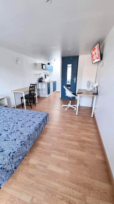 Studio En Rez De Jardin Avec Terrasse Privee - Le Petit Chateau Avesnois - Tv - Wifi - Logement Complet Avesnes-sur-Helpe Eksteriør billede